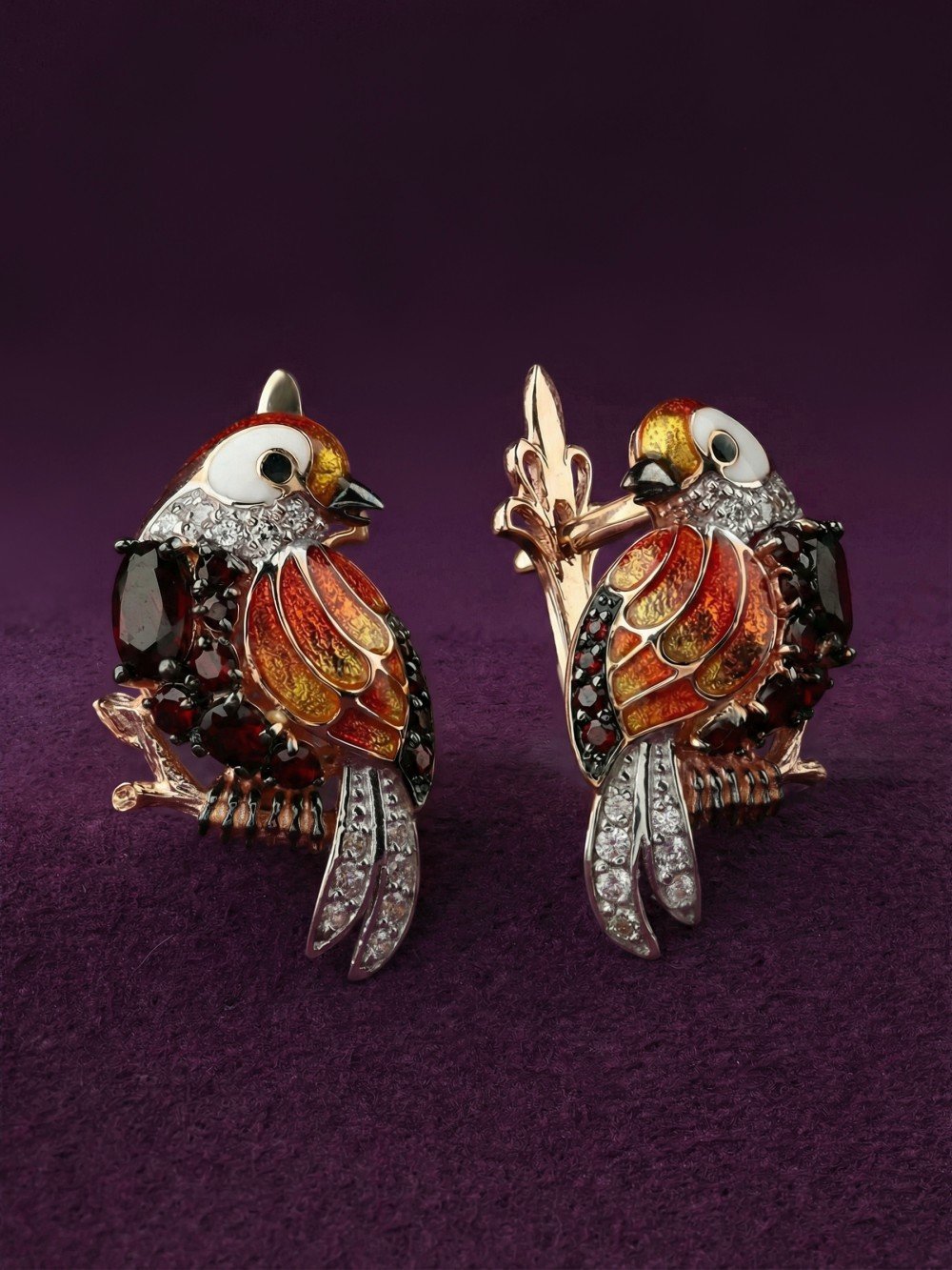 Серьги из золота c эмаль , фианитом и гранатом