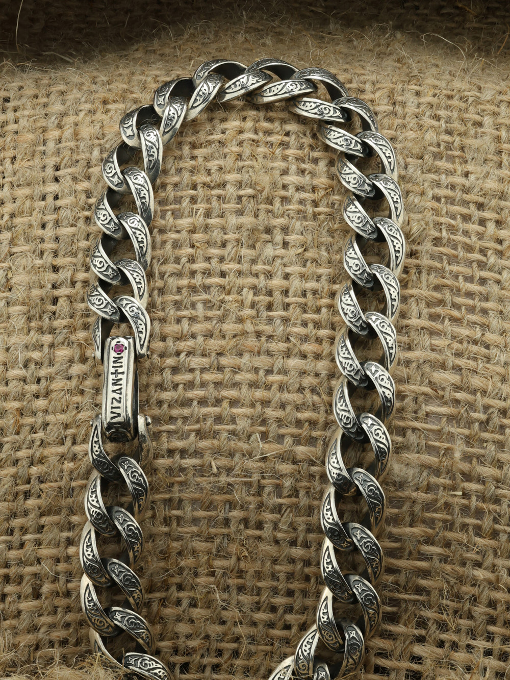 Браслет из серебра c рубином