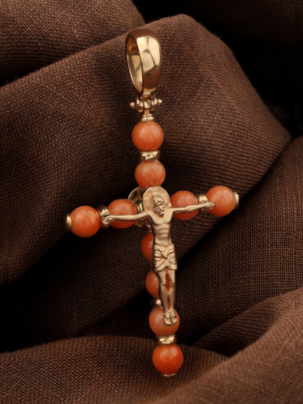 Крест из золота c кораллом