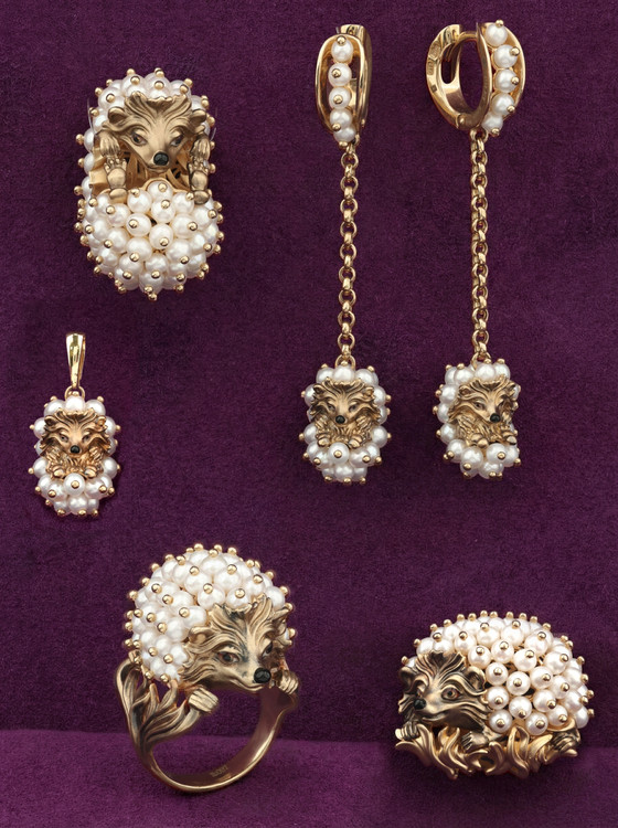 Кольцо из золота c эмалью и жемчугом