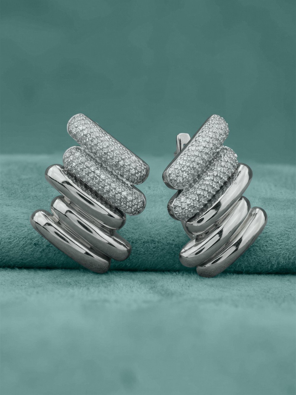 Серьги из белого золота c бриллиантами