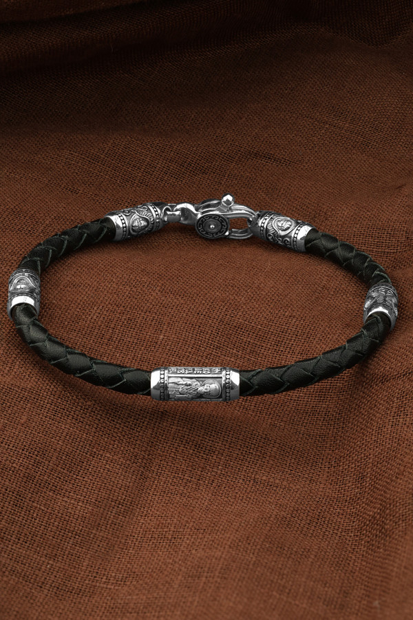 Браслет из белого золота c кожаным шнурком