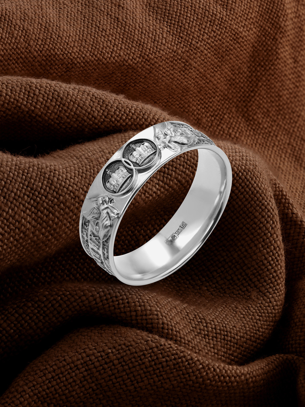 Кольцо из белого золота