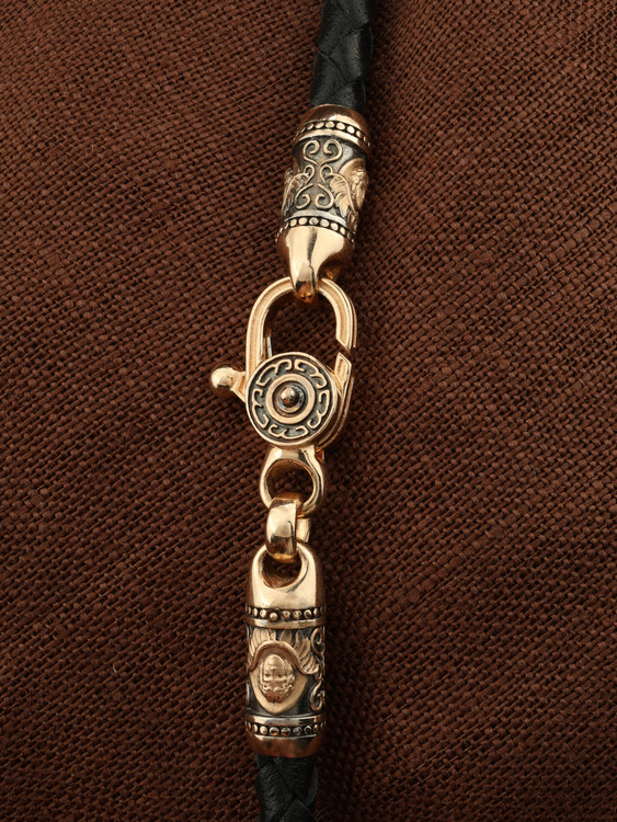 Шнурок кожаный из золота c кожаным шнурком и ониксом