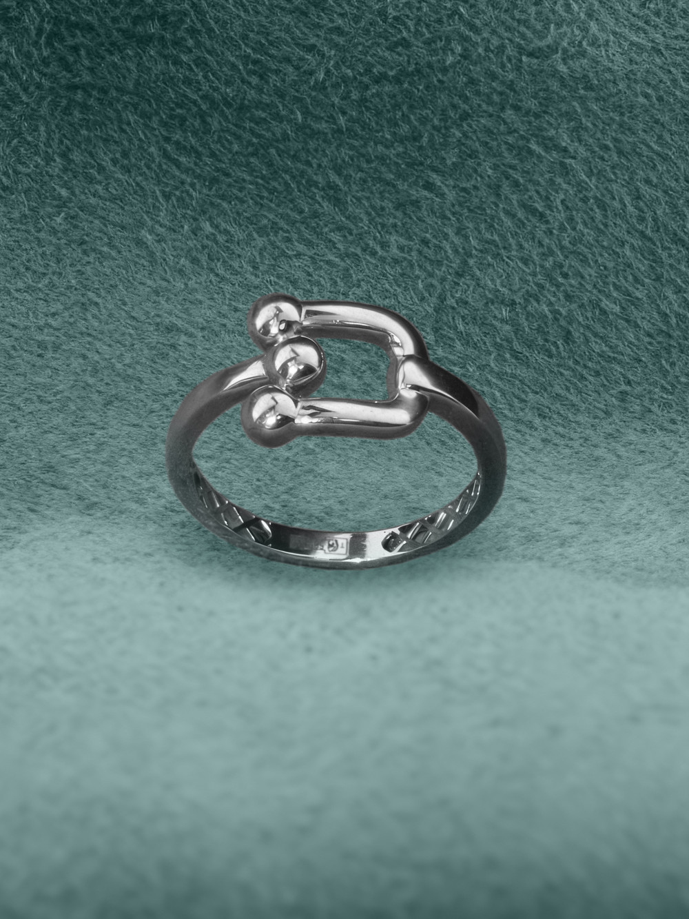 Кольцо из белого золота