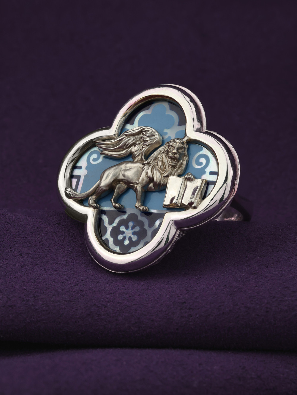 Кольцо из белого золота c эмалью и перламутром