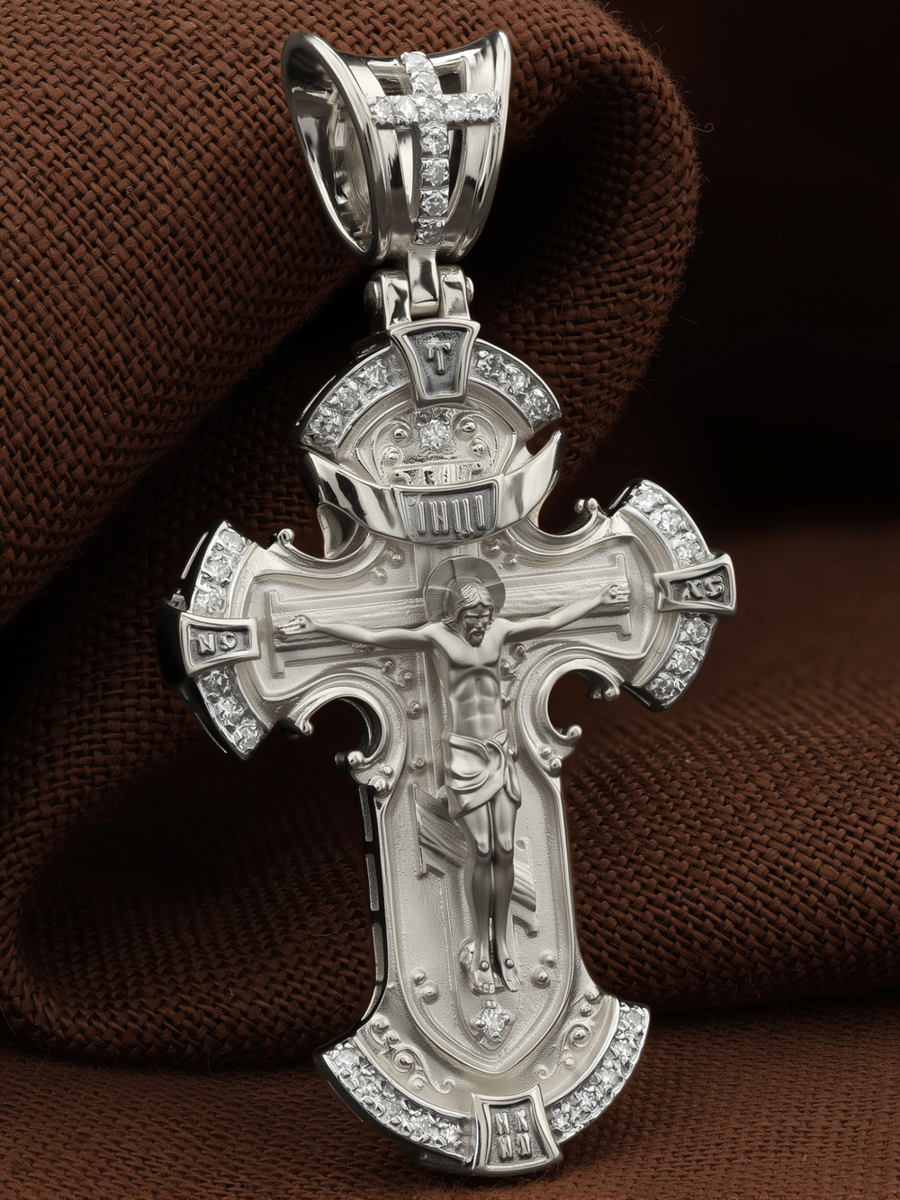 Крест из белого золота c бриллиантами