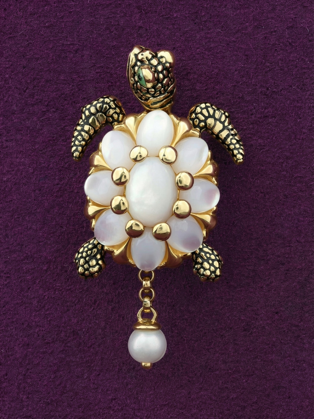 Подвеска из лимонного золота c эмаль , жемчугом и перламутром