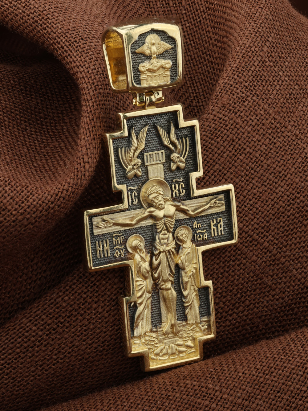 Крест из лимонного золота